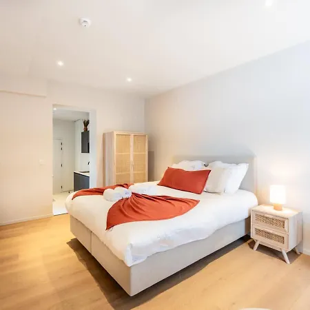 Huswell - Stylish In The Vibrant Heart Of *