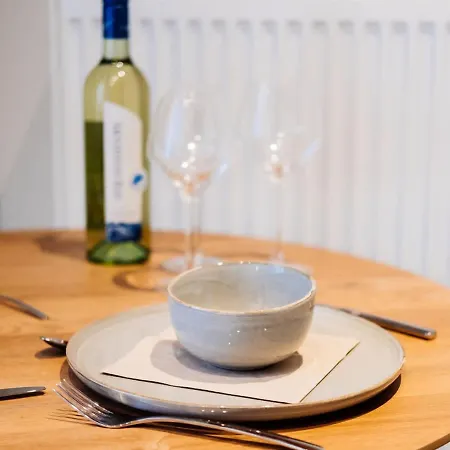 Stylish In The Vibrant Heart Of Apartman *