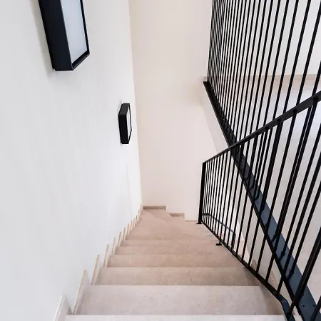 Apartment Huswell - Stylish In The Vibrant Heart Of