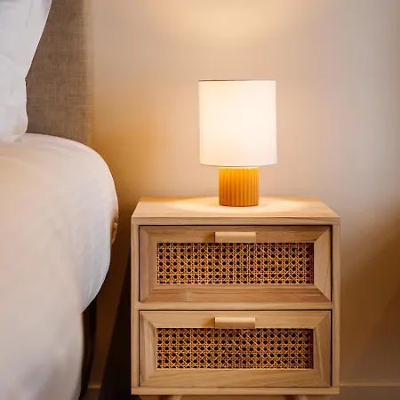 Huswell - Stylish In The Vibrant Heart Of *