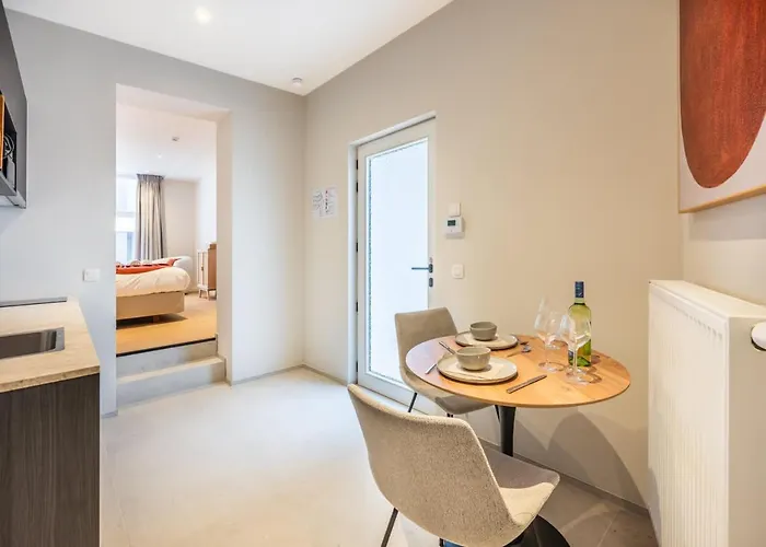 Huswell - Stylish In The Vibrant Heart Of Appartement