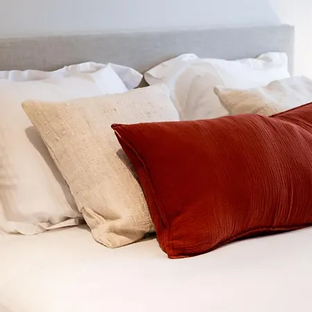 Huswell - Stylish In The Vibrant Heart Of *